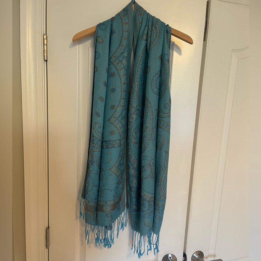 NWOT Paisley Scarf/Wrap with Fringe